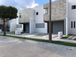 Se renta casa céntrica en privada (San Luis Potosí).