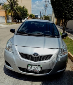 toyota Yaris sedan 2015 factura original de Toyota Mérida única dueña