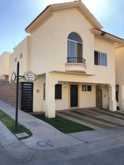 Alta california remate casa tipo Imperial 8 mts frente