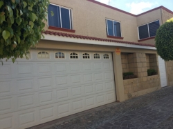 VENDO CASA DE TRES RECAMARAS EN LOMAS 4 SECION