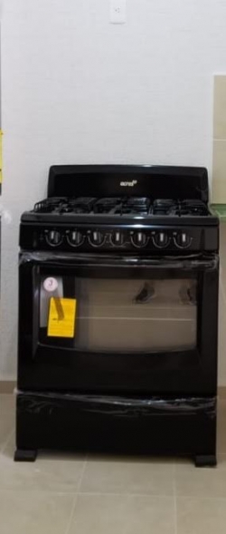 Estufa a Gas Acros con 6 quemadores de encendido electrónico y horno con piloto encendido fácil