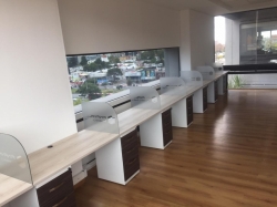 Estación de trabajo con paneles