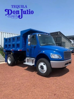 SE VENDE CAMION DE VOLTEO FREIGHTLINER M235K MODELO 2013